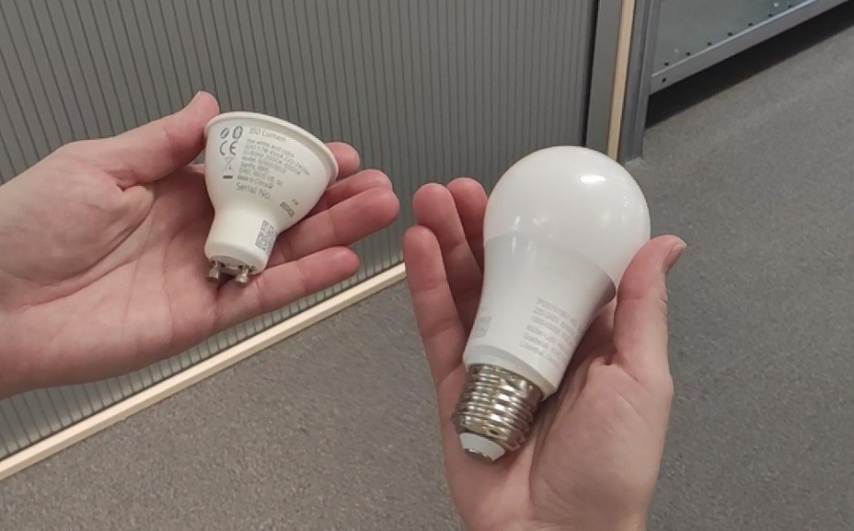Smarte Lampen können zum Beispiel mit einem Knopf bedient werden.
